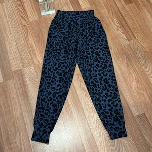 Oalka Animal Print Leggings Sz XS